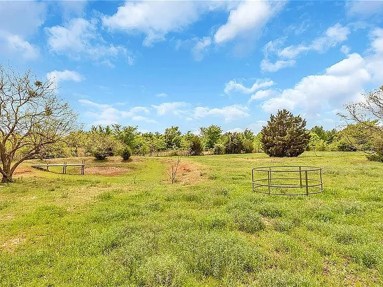 1229 Garza Ln — Photo 5