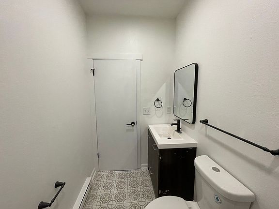 5th image of 916 Clinton St #302