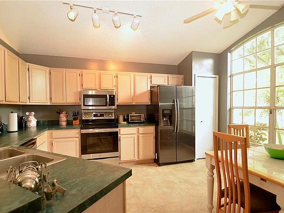 5th image of 109 Madden Ave