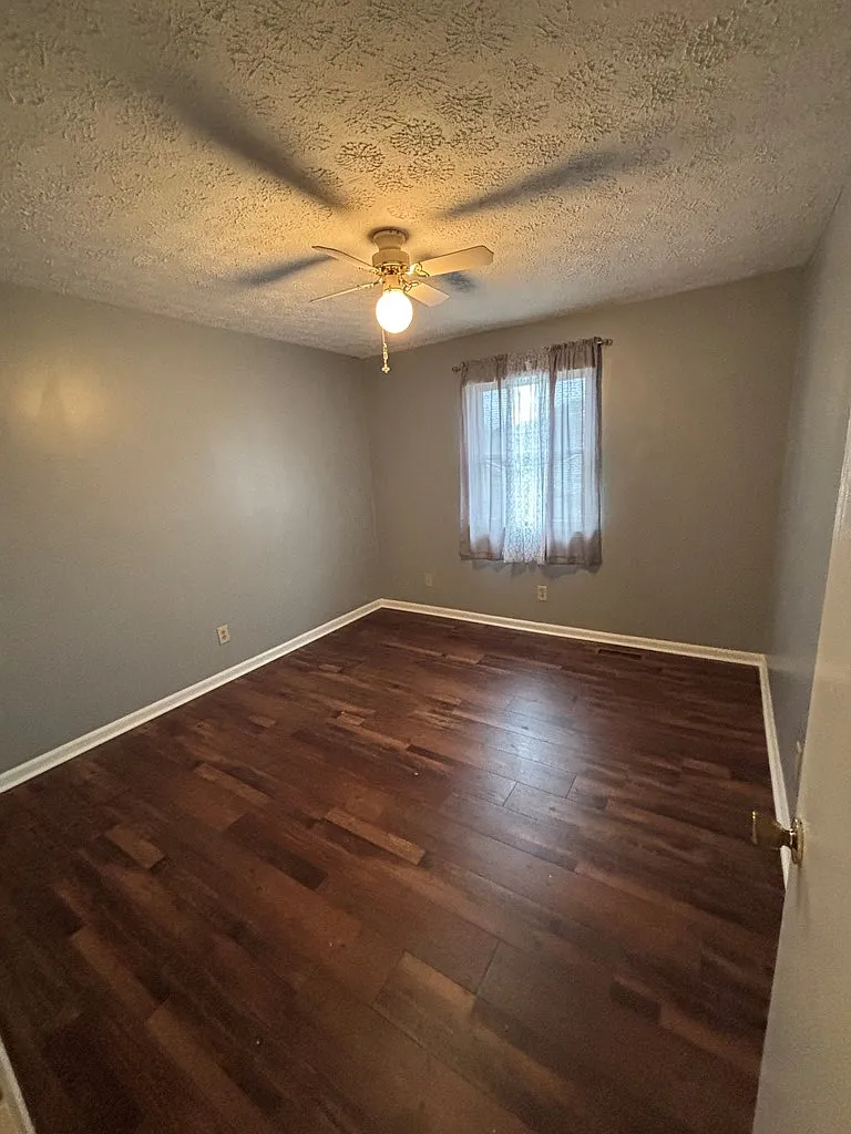 3 bed, 2.5 bath, 1472 sqft, $1,500 — Photo 4