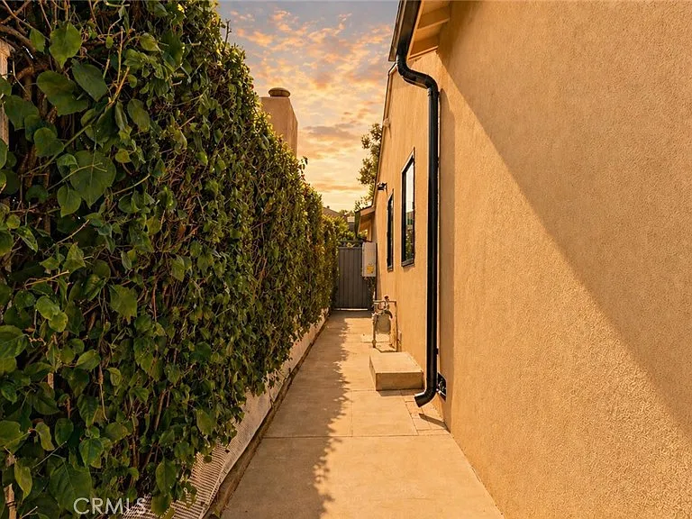 4819 Genesta — Photo 46