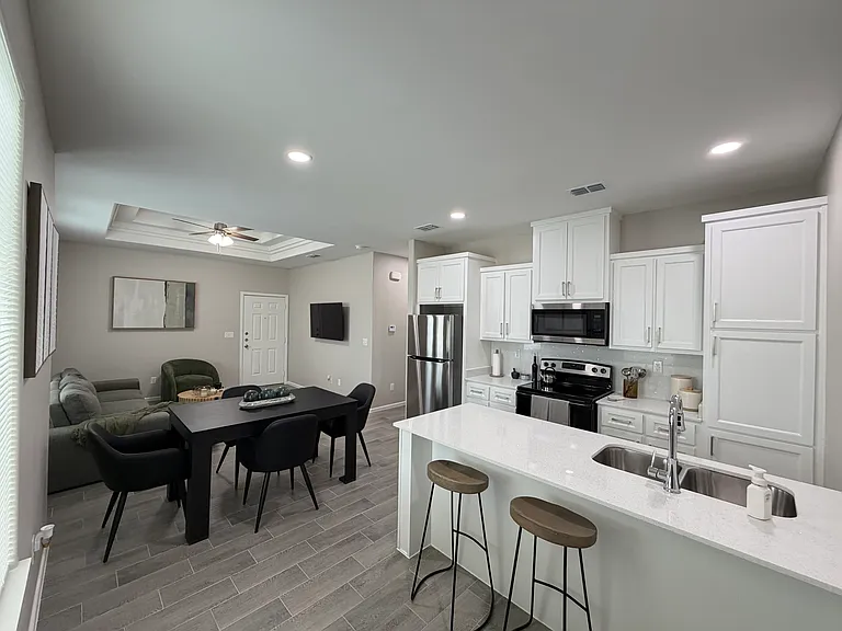 2612 E Harrison Ave #1 — Photo 1