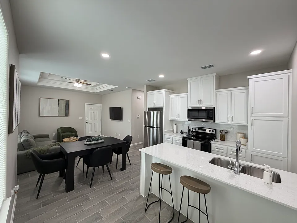 2612 E Harrison Ave #1