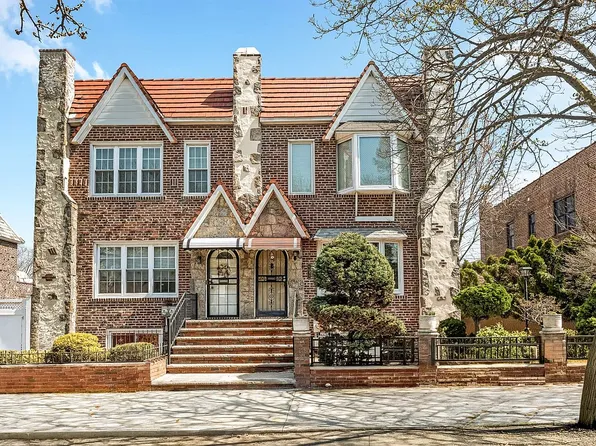 6439 83rd St, Middle Village, NY 11379