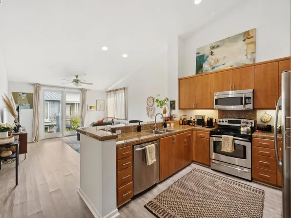 3090 Glascock St APT 402, Oakland, CA 94601