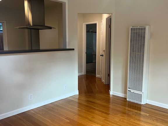 LR leading into hallway