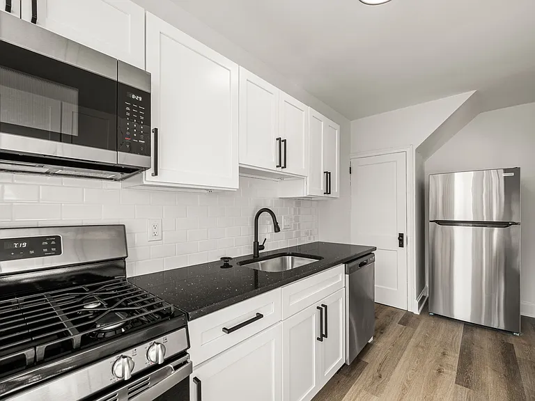 7611 Woolston Ave — Photo 7