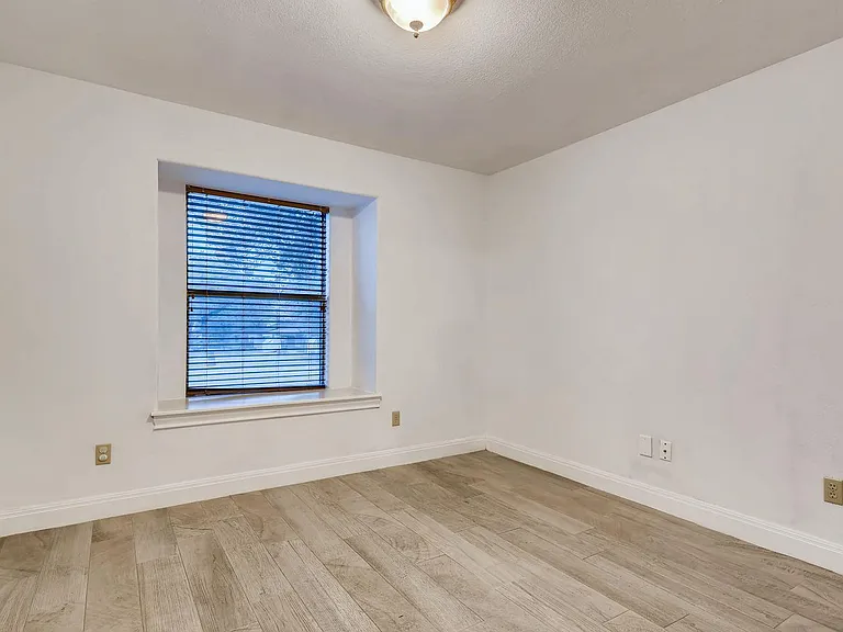 300 S Venture Blvd — Photo 9