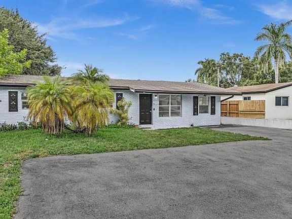 4th image of 4156 SW 49th Ct #4156