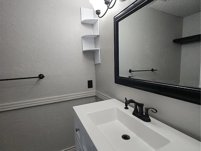 5221 Cromwell Dr — Photo 12