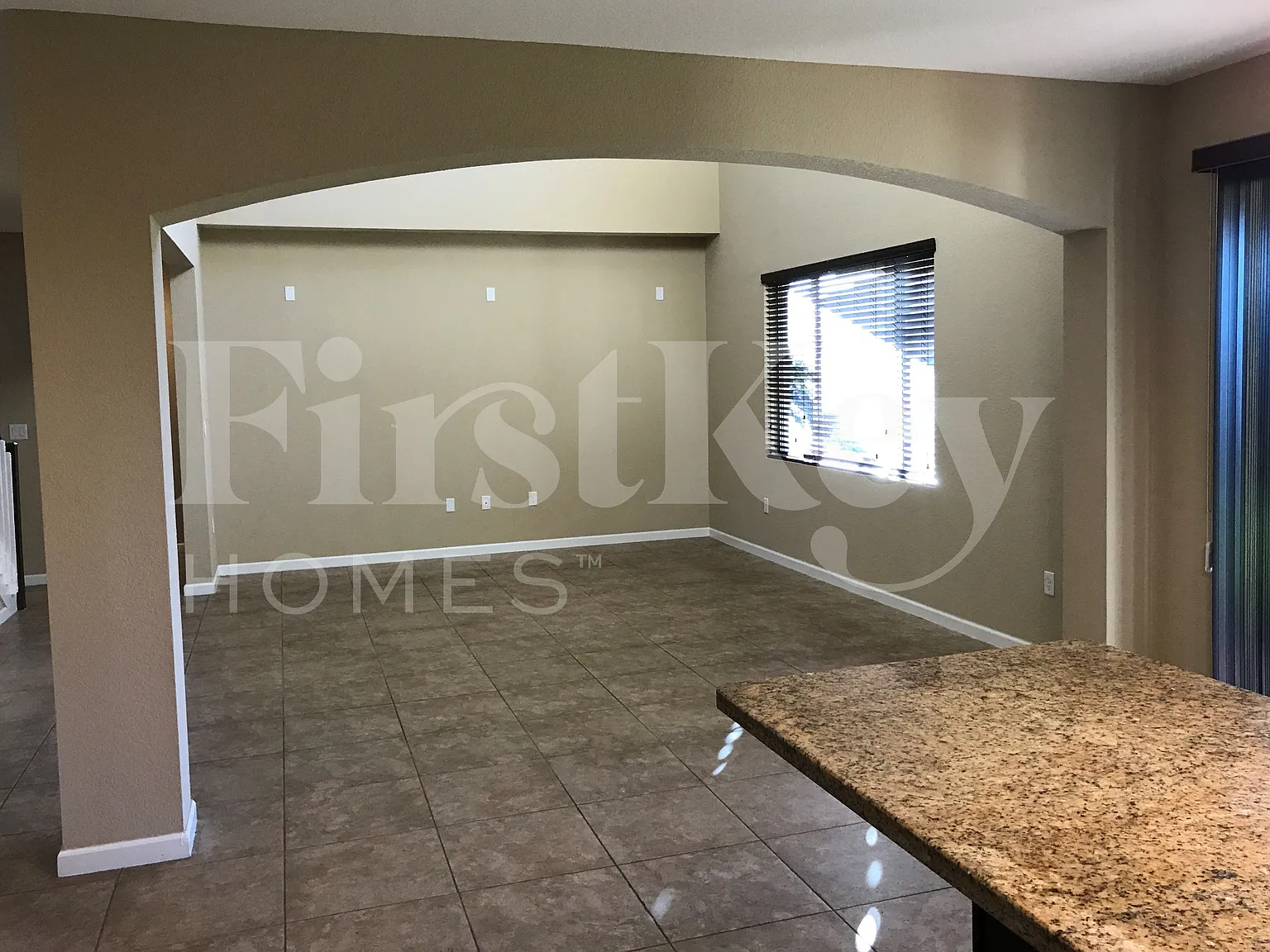 5 bed, 3.0 bath, 2837 sqft, $4,530 — Photo 2