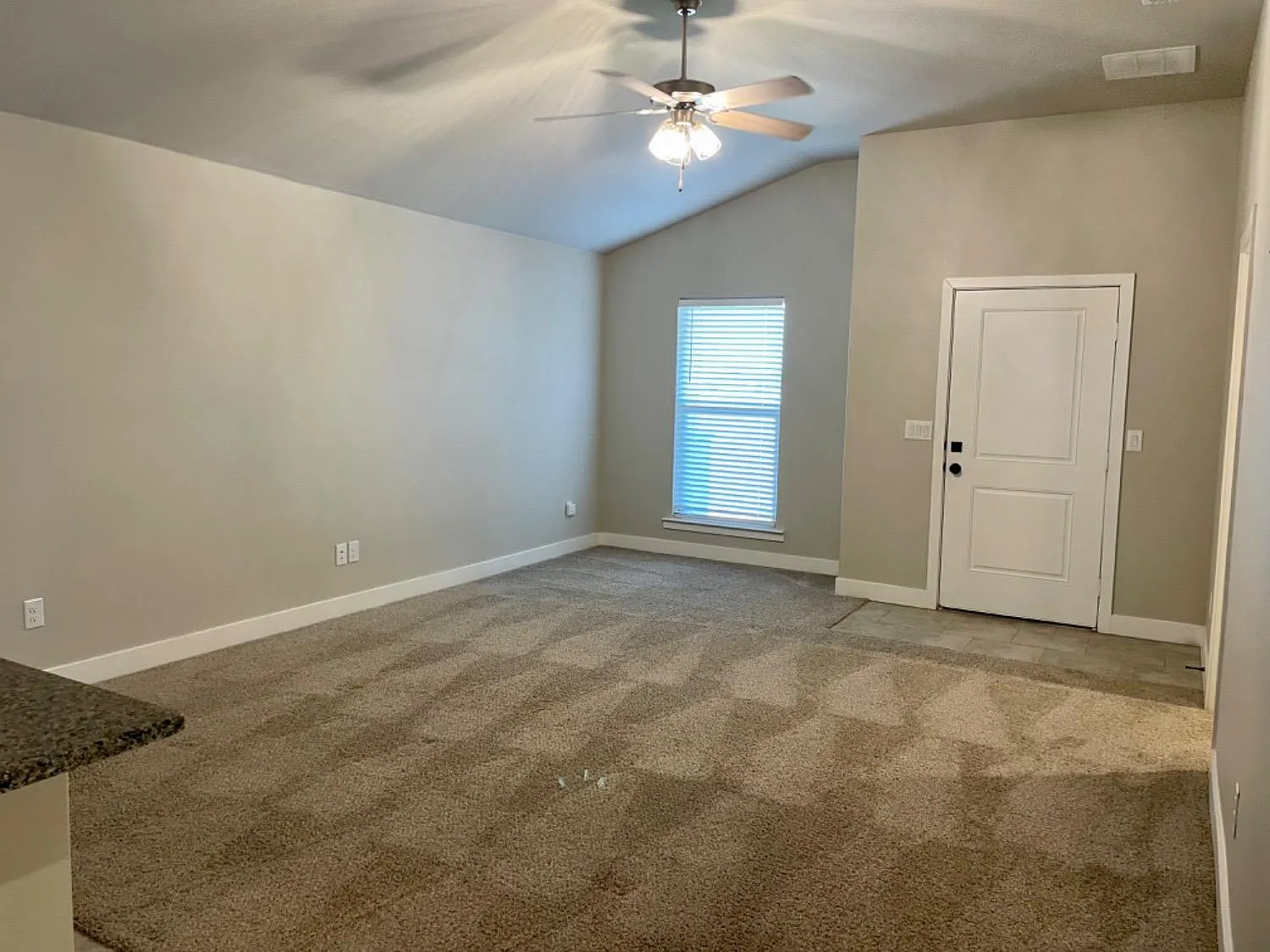 3 bed, 1351 sqft, $1,800 — Photo 4