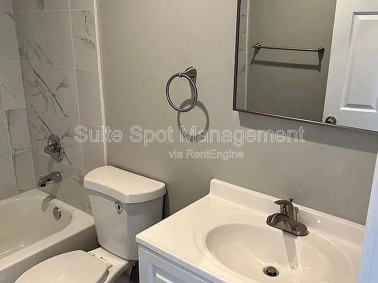 456 N Batavia St #456 — Photo 23