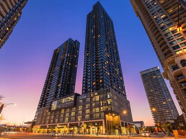 395 Square One Dr, Mississauga, ON