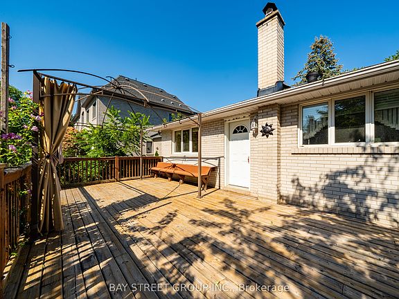 4th image of 32 Alanadale Ave #Basement