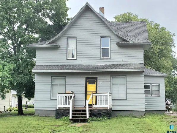 216 E Turner St, Irene, SD 57037