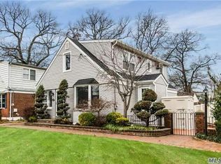 310 Lyon St, Valley Stream, NY 11580