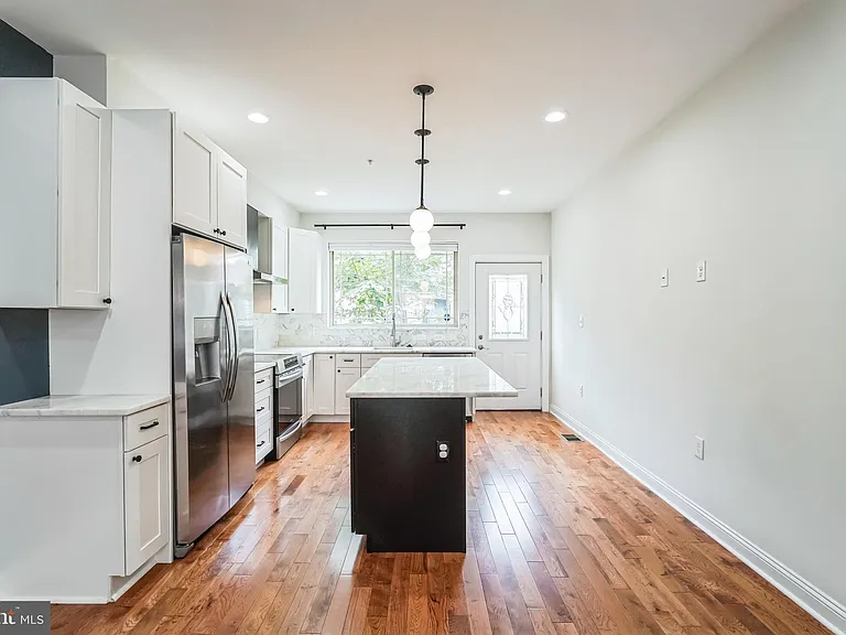 2241 Sears St — Photo 12