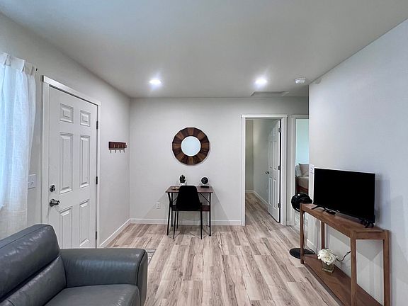 5th image of 4280 Robin Ln NE