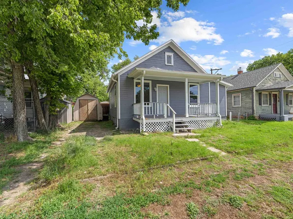 805 E Ash St, Salina, KS 67401