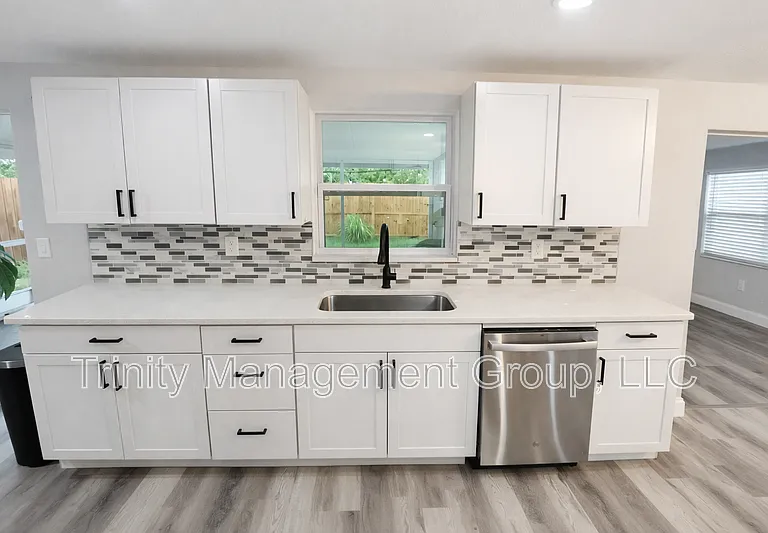 5808 Consuello Dr — Photo 12