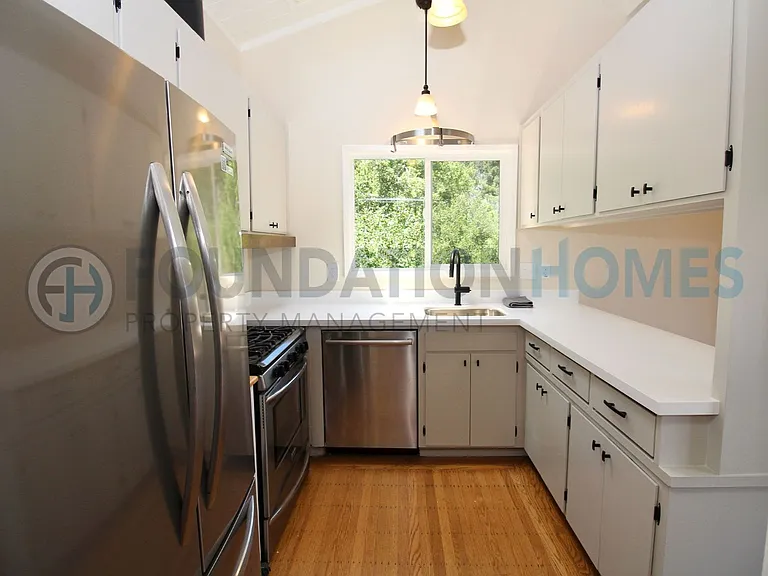 140 Redwood Rd — Photo 11