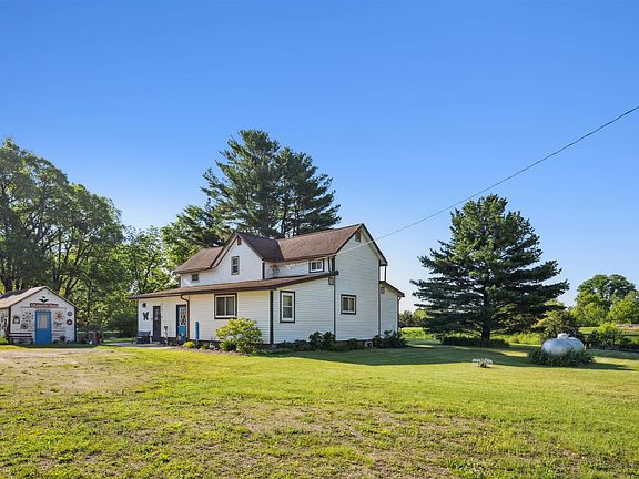 3rd image of 4063 Alberta Rd