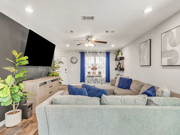 503 Eisenhower Dr — Photo 13