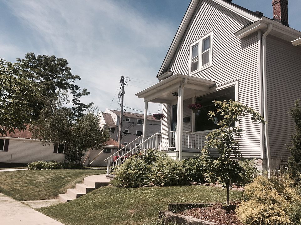 1st image of 1339 N 72nd St