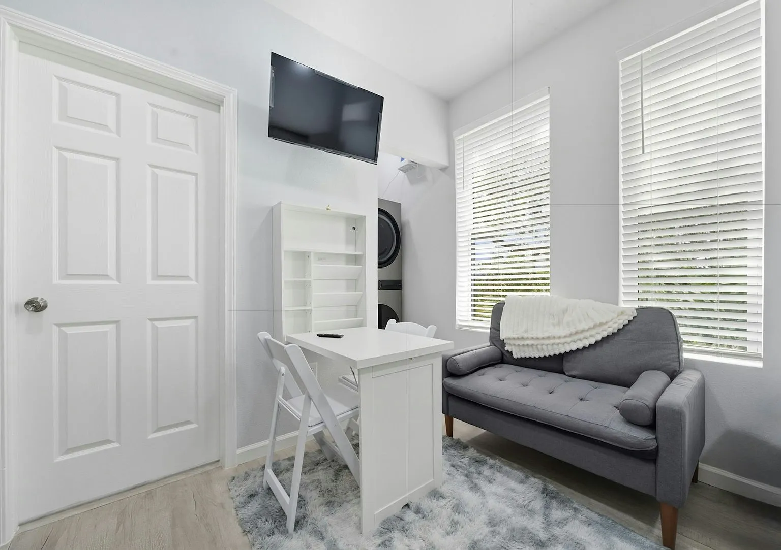 624 Avenue H, Unit B — Photo 4