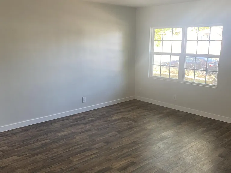1204 Alta Vista Dr — Photo 2