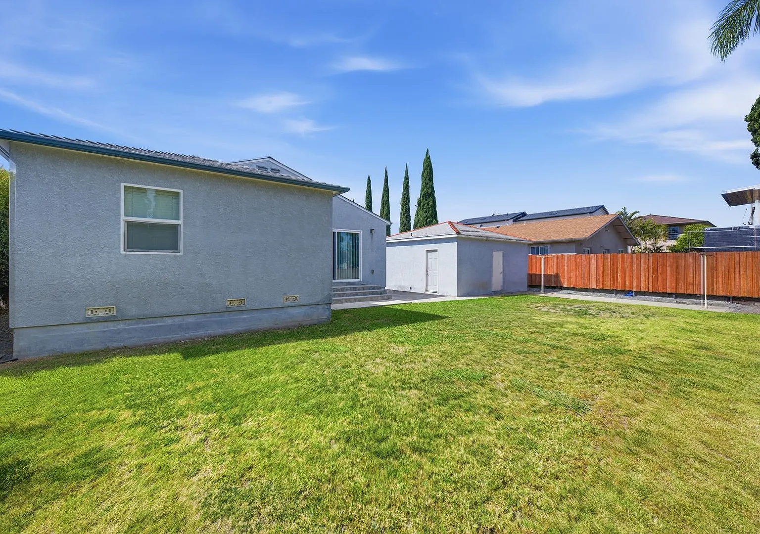 Spacious property with no back house! — Photo 1