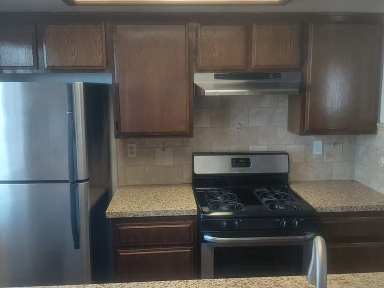 1733 S Pacific Ave — Photo 7
