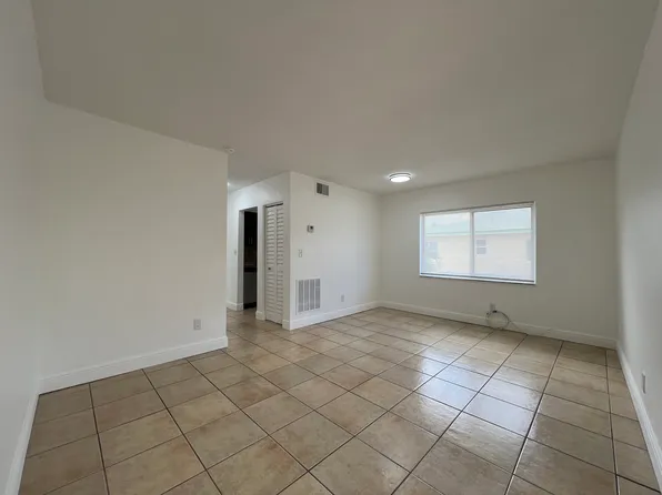 909 Pine Dr APT 9, Pompano Beach, FL 33060