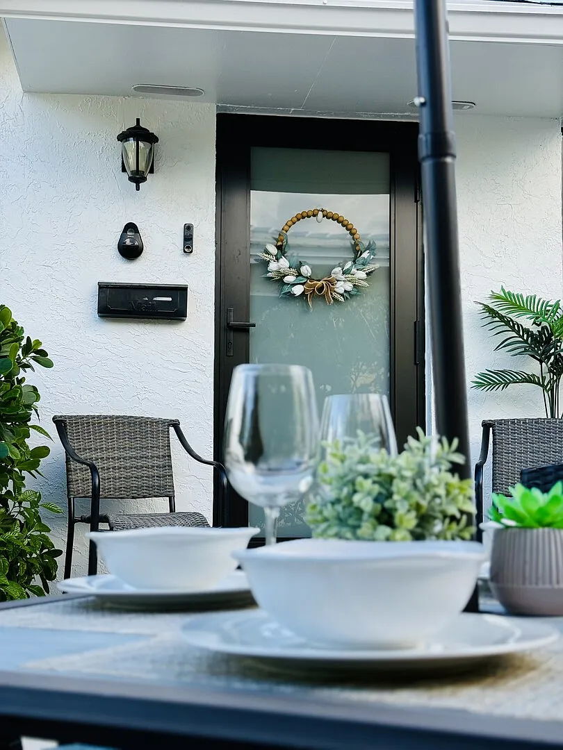 Stylish Stay Close to UM & City Vibes — Photo 1
