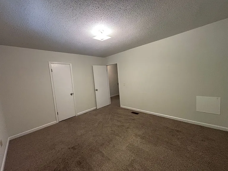 401 Chateau Dr SE — Photo 8