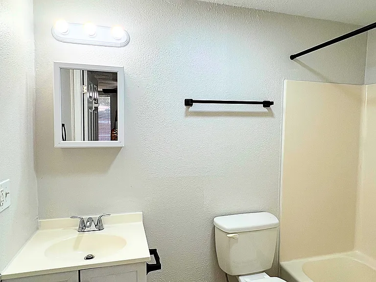 Willow Tree Apartments — Photo 19
