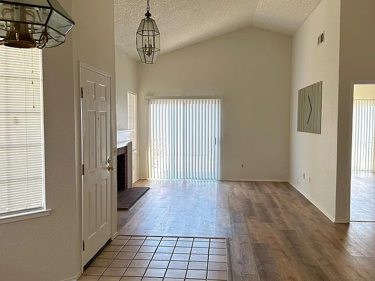 4534 Black Oak Cmn — Photo 2