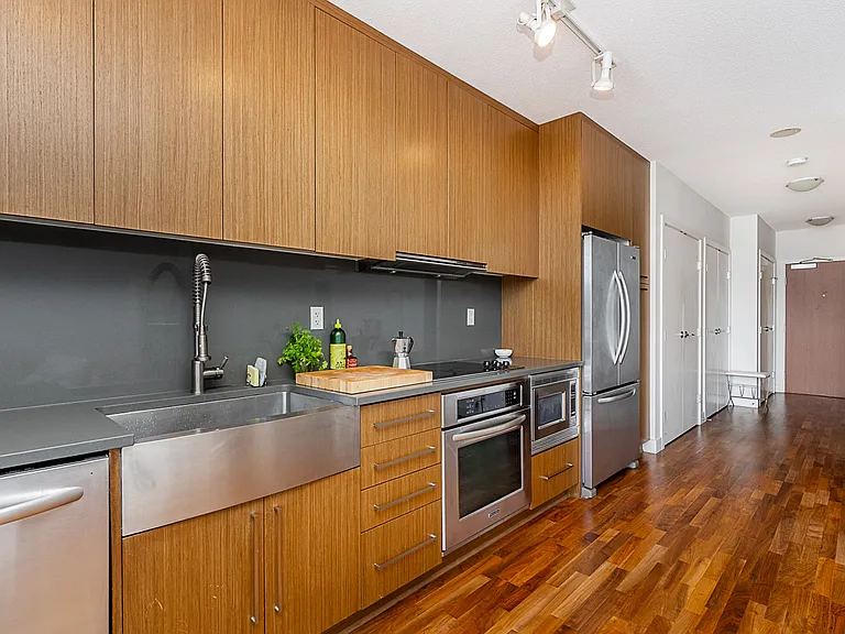 250 E 6th Ave #706 — Photo 9