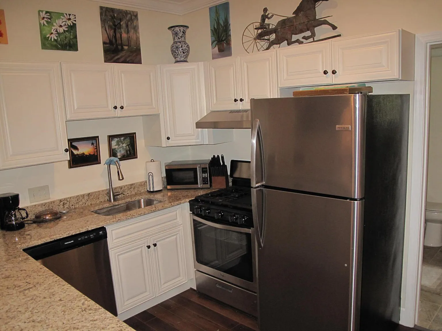 Studio, 500 sqft, $1,400 — Photo 3