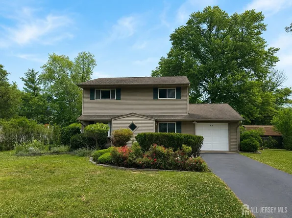 50 Sand Hills Rd, Kendall Park, NJ 08824