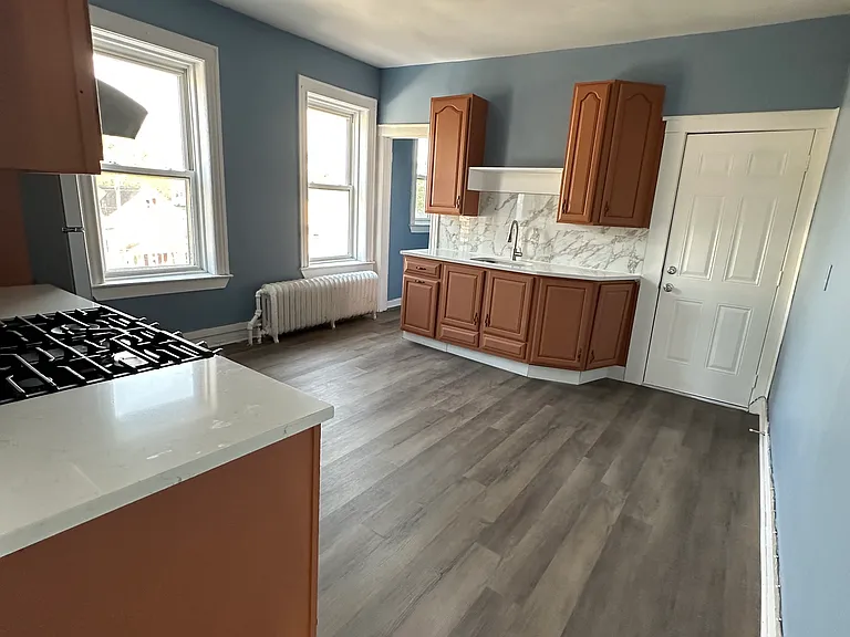 1573 Park Ave #3 — Photo 2