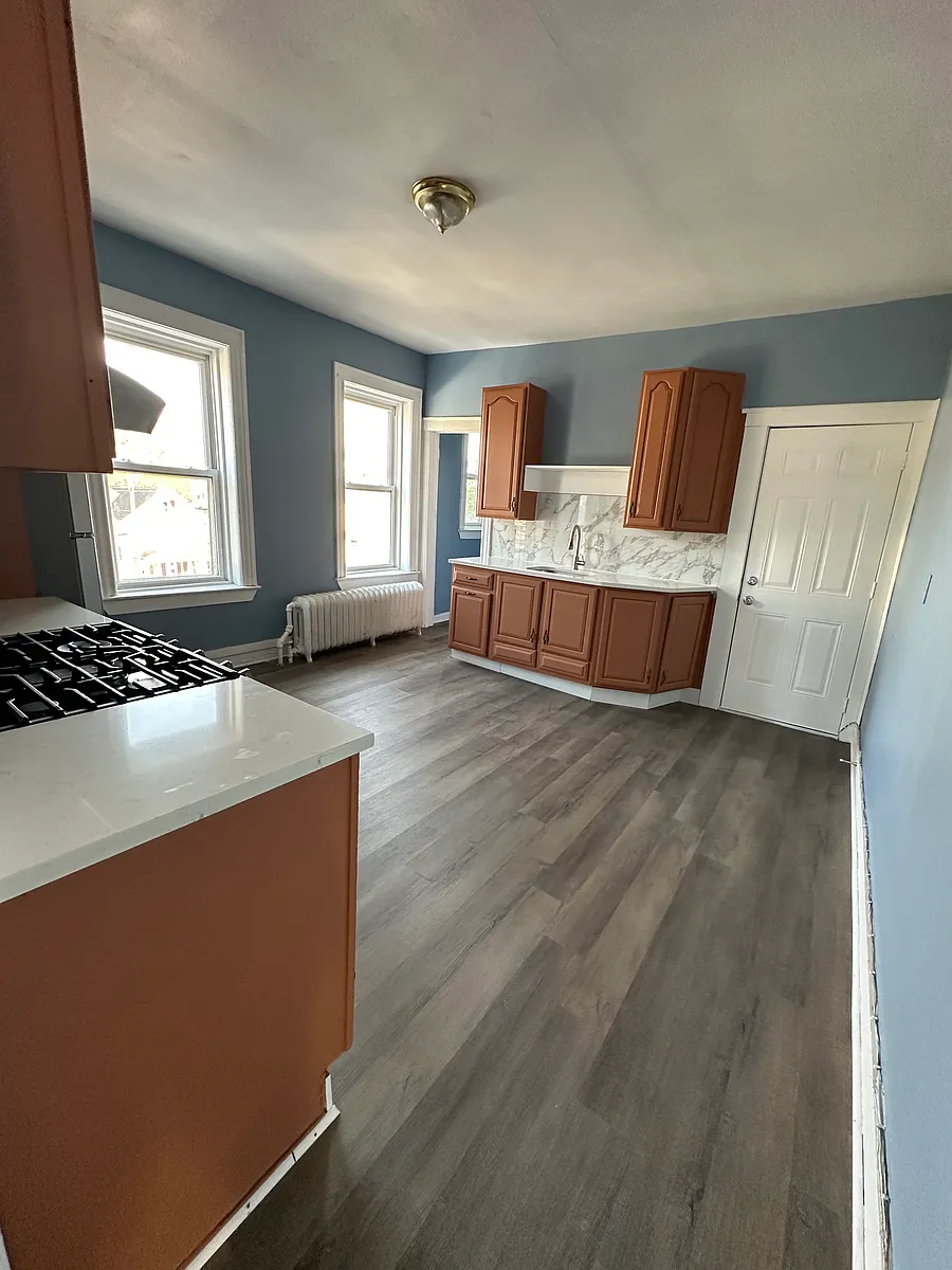 Building Photo - 1573 Park Ave #3