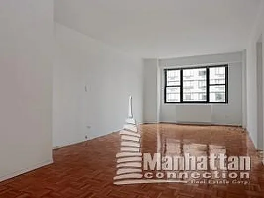 Rented by Manhattan Connection | media 20