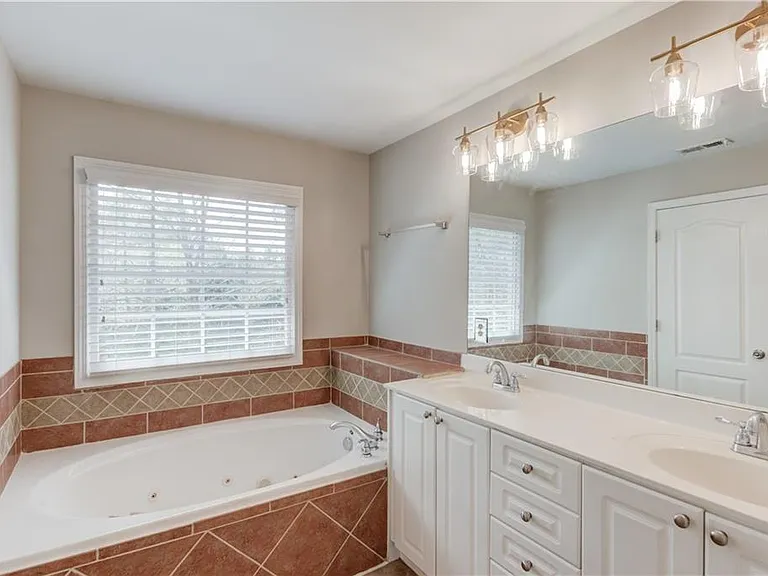 11007 Lorin Way — Photo 22