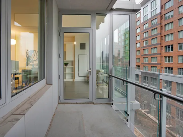 9 Avenue At Port Imperial image 17 of 50