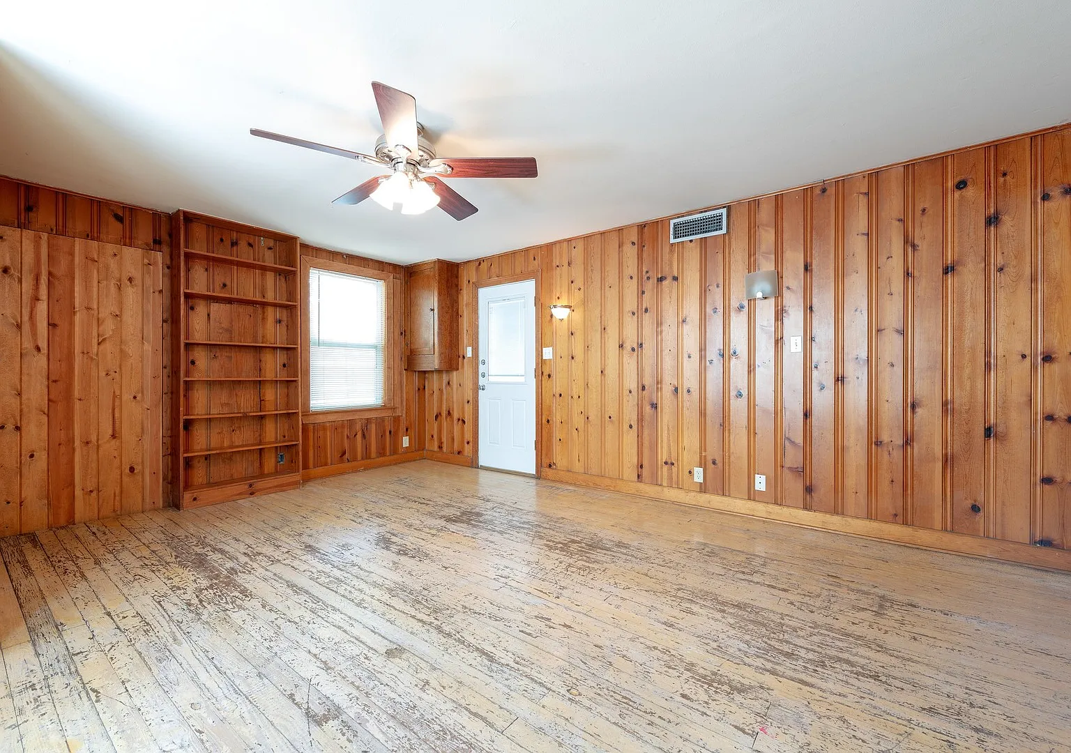 Ut Pre-Lease: 4 Bed / 2 Bath North Campus Home, Wood Floors, Spacious Rooms, Washer / Dryer, Back... — Photo 3