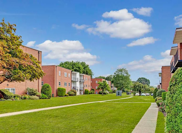 Corliss Apartments — Photo 24