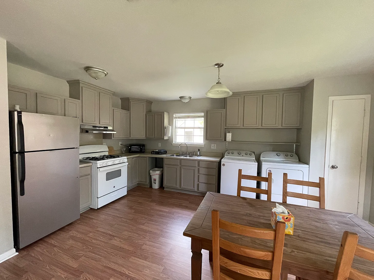 217 Half St — Photo 4