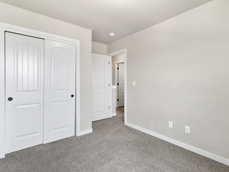 366 Southwood Ave W — Photo 31